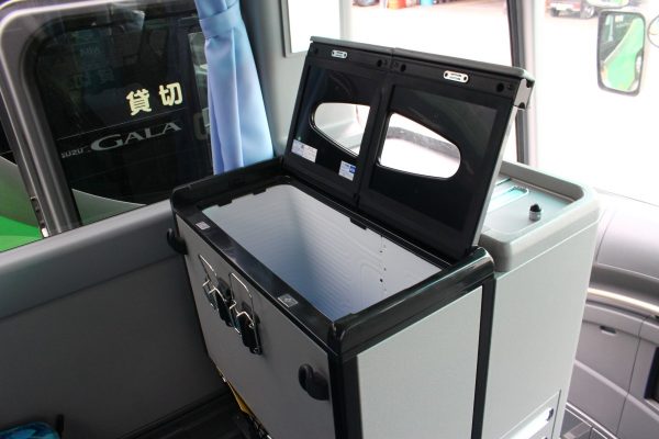 沖縄・貸切バス(おろくバス)大型バス・冷蔵庫