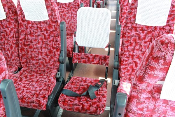 沖縄・貸切バス(ゆいバス)大型バス・車内・補助席オープン