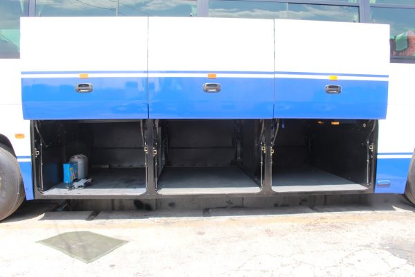沖縄・貸切バス(ゆいバス)大型バス・トランク