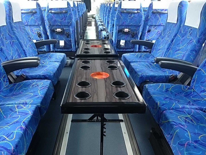 大型バス - サロン席